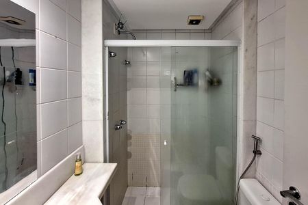 Apartamento à venda com 160m², 4 quartos e 2 vagas Apartamento à venda com 160m², 4 quartos e 2 vagasBanheiro Social