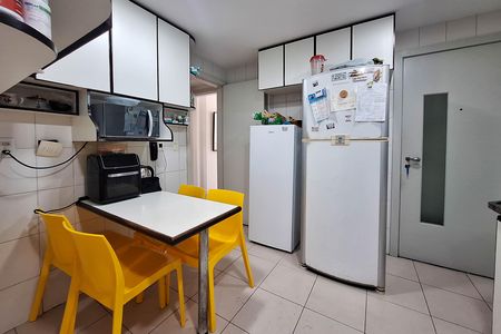 Apartamento à venda com 160m², 4 quartos e 2 vagas Apartamento à venda com 160m², 4 quartos e 2 vagasCozinha