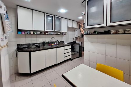 Apartamento à venda com 160m², 4 quartos e 2 vagas Apartamento à venda com 160m², 4 quartos e 2 vagasCozinha