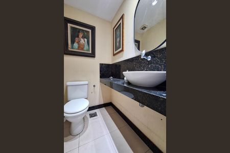 Apartamento à venda com 160m², 4 quartos e 2 vagas Apartamento à venda com 160m², 4 quartos e 2 vagasLavabo