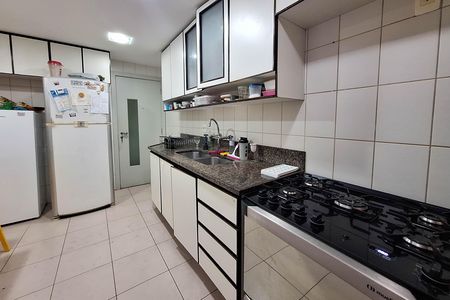 Apartamento à venda com 160m², 4 quartos e 2 vagas Apartamento à venda com 160m², 4 quartos e 2 vagasCozinha