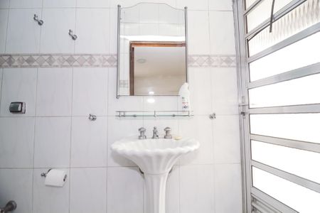 Banheiro da Suíte 1 de casa para alugar com 3 quartos, 350m² em Jardim das Laranjeiras, São Paulo