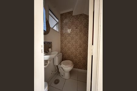 Casa de condomínio à venda com 72m², 2 quartos e 1 vaga Casa de condomínio à venda com 72m², 2 quartos e 1 vagaBanheiro