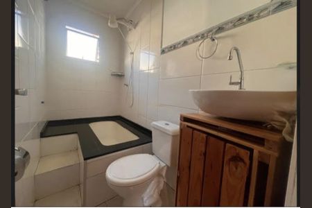 Casa de condomínio à venda com 72m², 2 quartos e 1 vaga Casa de condomínio à venda com 72m², 2 quartos e 1 vagaBanheiro
