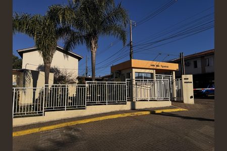 Casa de condomínio à venda com 72m², 2 quartos e 1 vaga Casa de condomínio à venda com 72m², 2 quartos e 1 vagaFachada