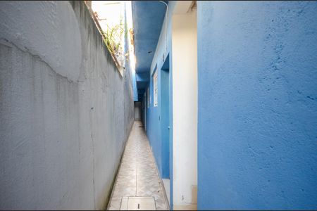 Corredor externo de casa para alugar com 2 quartos, 30m² em Vila Hebe, São Paulo