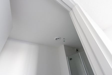 Banheiro de apartamento para alugar com 1 quarto, 28m² em Parque Industrial Tomas Edson, São Paulo