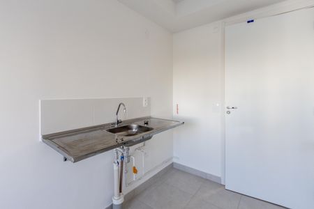 Cozinha e Área de Serviço de apartamento para alugar com 1 quarto, 28m² em Parque Industrial Tomas Edson, São Paulo