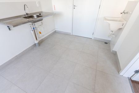 Cozinha e Área de Serviço de apartamento para alugar com 1 quarto, 28m² em Parque Industrial Tomas Edson, São Paulo