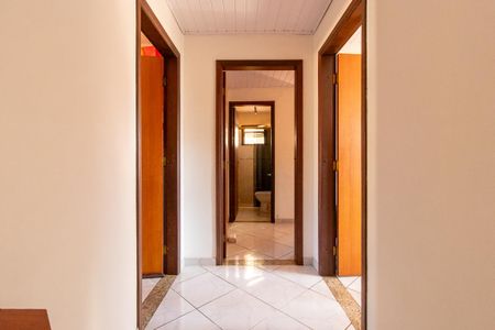 Casa à venda com 120m², 4 quartos e 2 vagas Casa à venda com 120m², 4 quartos e 2 vagasCorredor