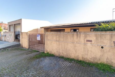 Casa à venda com 120m², 4 quartos e 2 vagas Casa à venda com 120m², 4 quartos e 2 vagasFachada