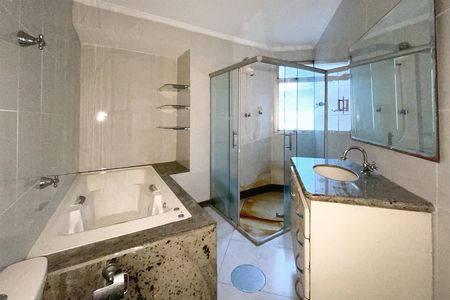 Apartamento para alugar com 313m², 4 quartos e 3 vagasBanheiro
