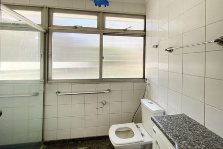 Apartamento para alugar com 313m², 4 quartos e 3 vagasBanheiro da Suíte 1