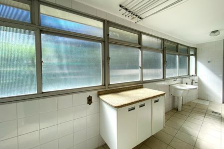 Apartamento para alugar com 313m², 4 quartos e 3 vagasÁrea de Serviço