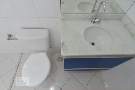 Banheiro de apartamento à venda com 2 quartos, 58m² em Jardim Flor da Montanha, Guarulhos