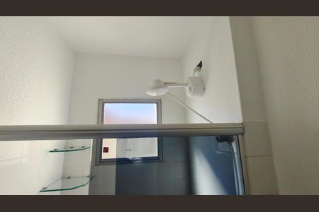 Banheiro social de apartamento para alugar com 2 quartos, 48m² em Cosmos, Rio de Janeiro