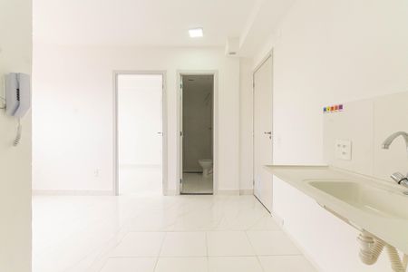 Sala/Cozinha e Área de Serviço de apartamento para alugar com 2 quartos, 32m² em Vila California, São Paulo