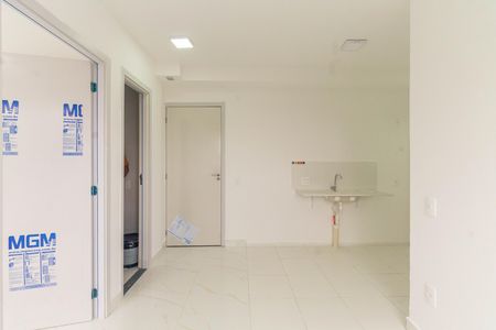 Sala/Cozinha e Área de Serviço de apartamento para alugar com 2 quartos, 32m² em Vila California, São Paulo
