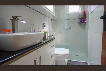 Banheiro 2 social de apartamento à venda com 2 quartos, 96m² em Vila Ipiranga, Porto Alegre
