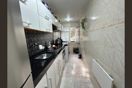 Cozinha de apartamento à venda com 2 quartos, 47m² em Jardim Sulacap, Rio de Janeiro