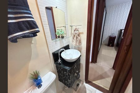Banheiro de apartamento à venda com 2 quartos, 47m² em Jardim Sulacap, Rio de Janeiro