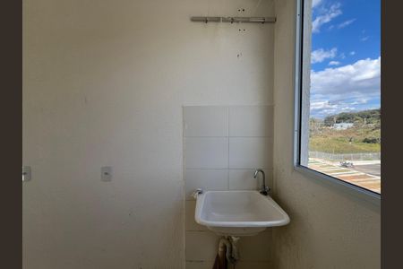 Área de Serviço de apartamento para alugar com 2 quartos, 45m² em Caiapos, Contagem