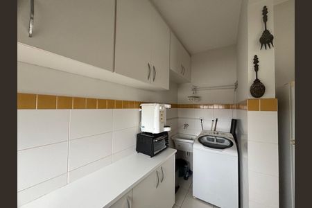 Área de serviço de apartamento para alugar com 2 quartos, 57m² em Santa Mônica, Uberlândia