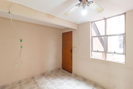 Sala de apartamento para alugar com 2 quartos, 50m² em Conjunto Habitacional Presidente Castelo Branco, Carapicuíba
