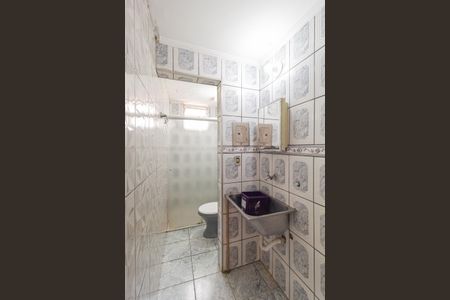 Banheiro de apartamento para alugar com 2 quartos, 50m² em Conjunto Habitacional Presidente Castelo Branco, Carapicuíba