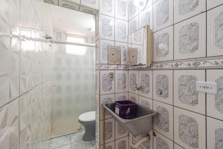 Banheiro de apartamento para alugar com 2 quartos, 50m² em Conjunto Habitacional Presidente Castelo Branco, Carapicuíba