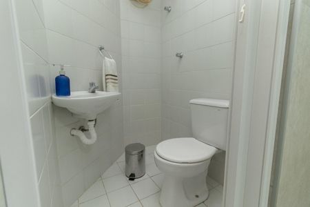 Apartamento à venda com 95m², 3 quartos e 2 vagas Apartamento à venda com 95m², 3 quartos e 2 vagasBanheiro de Serviço