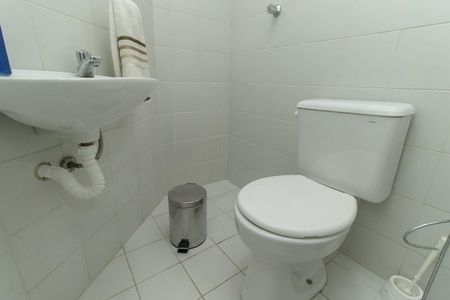 Apartamento à venda com 95m², 3 quartos e 2 vagas Apartamento à venda com 95m², 3 quartos e 2 vagasBanheiro de Serviço