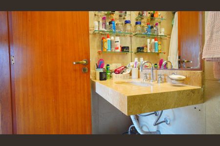 Banheiro 3 de apartamento para alugar com 4 quartos, 200m² em Petrópolis, Porto Alegre