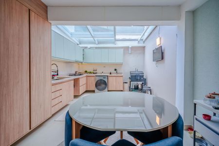 Cozinha de casa de condomínio à venda com 2 quartos, 115m² em Rio Pequeno, São Paulo