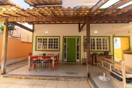 Casa de condomínio à venda com 150m², 3 quartos e 1 vaga Casa de condomínio à venda com 150m², 3 quartos e 1 vagaÁrea externa