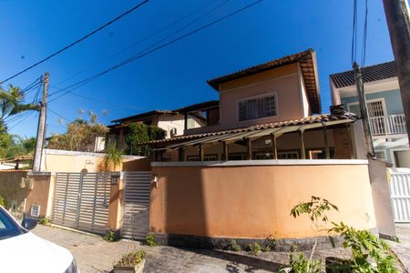 Fachada de casa de condomínio à venda com 3 quartos, 150m² em Maria Paula, Niterói