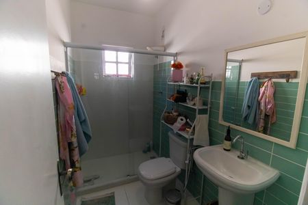Banheiro da Suíte de casa de condomínio à venda com 3 quartos, 150m² em Maria Paula, Niterói
