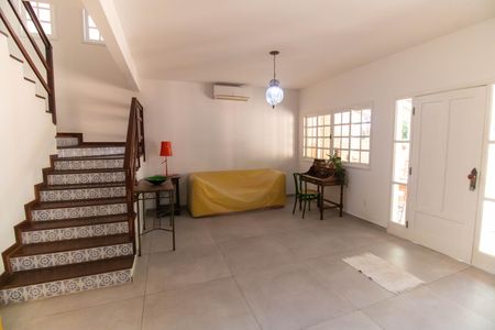 Casa de condomínio à venda com 150m², 3 quartos e 1 vaga Casa de condomínio à venda com 150m², 3 quartos e 1 vagaSala