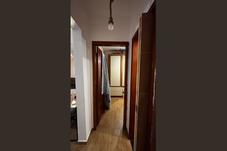 Corredor de apartamento à venda com 2 quartos, 50m² em Vila Vitória, Santo André