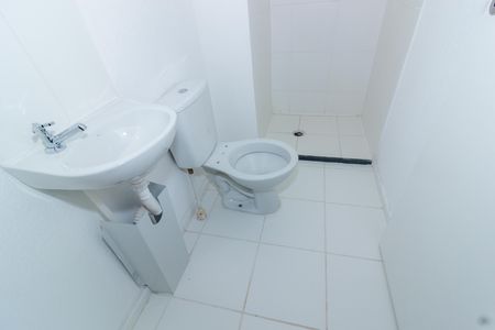 Banheiro de apartamento à venda com 2 quartos, 44m² em Usina Piratininga, São Paulo