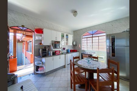 Casa para alugar com 5 quartos, 360m² em Palmeiras, Belo Horizonte