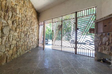 Garagem de casa à venda com 2 quartos, 124m² em Jardim Eliane, São Paulo