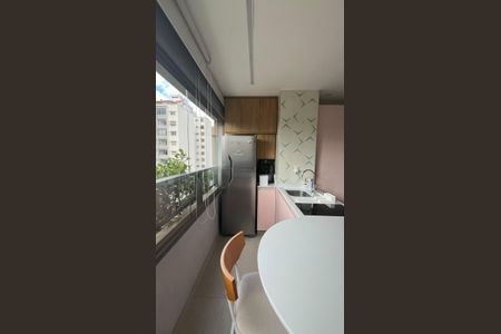 Cozinha de apartamento para alugar com 1 quarto, 28m² em Itaim Bibi, São Paulo