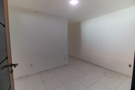 Casa para alugar com 90m², 2 quartos e 2 vagasSala