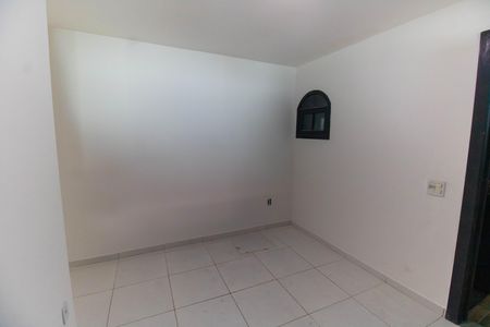 Casa para alugar com 90m², 2 quartos e 2 vagasSala