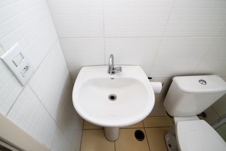 Banheiro de apartamento para alugar com 2 quartos, 46m² em Vila Santo Antonio do Portao, Cotia