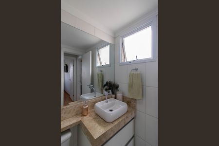 Banheiro de apartamento à venda com 2 quartos, 47m² em Jardim Bela Vista, Guarulhos