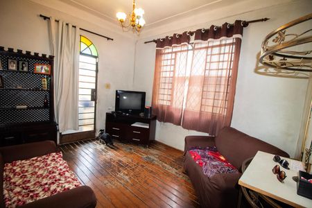 Casa à venda com 336m², 3 quartos e 6 vagas Casa à venda com 336m², 3 quartos e 6 vagasSala