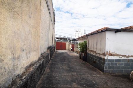 Casa à venda com 336m², 3 quartos e 6 vagas Casa à venda com 336m², 3 quartos e 6 vagasÁrea externa - Garagem