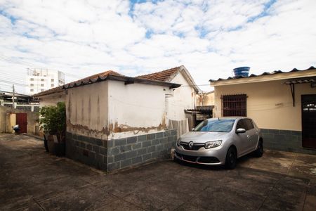 Casa à venda com 336m², 3 quartos e 6 vagas Casa à venda com 336m², 3 quartos e 6 vagasÁrea Externa - Garagem